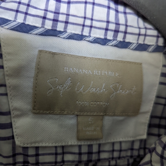 Banana Republic Soft Wash Button Up - Size Small - Picture 4 of 4